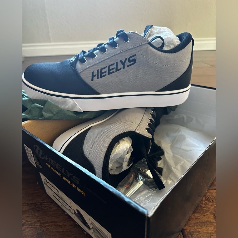 Men’s Heelys - Brand New